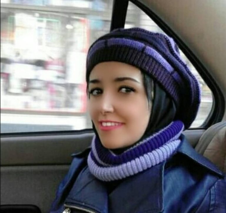 الناز شعاری
